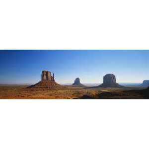 East Mitten and West Mitten Buttes, Monument Valley, Arizona, USA 