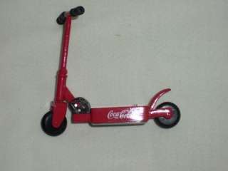 Great Coca Cola collectible desk clock little red scooter  