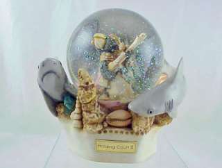 Harmony Kingdom   Holding Court II   Snowglobe   Ret  