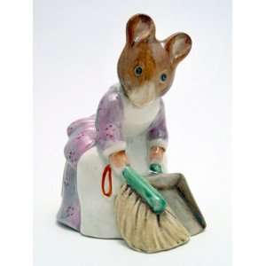    Beatrix Potter Hunca Munca Sweeping Beswick