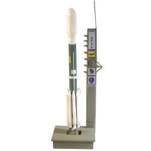   DRW56238 Delta II   7925   Rocket with Launch Pad Toys & Games