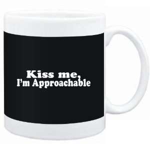   Mug Black  Kiss me, Im approachable  Adjetives