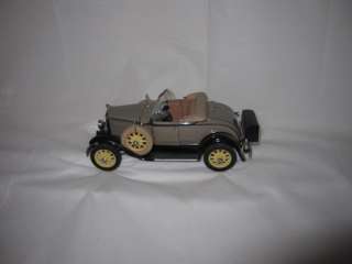 Danbury Mint 1/24 1931 Ford Model A Diecast Precision Model Car Beige 