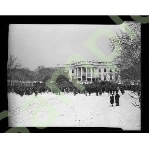  Crowd stands in snow for FDR inauguration January 1945 