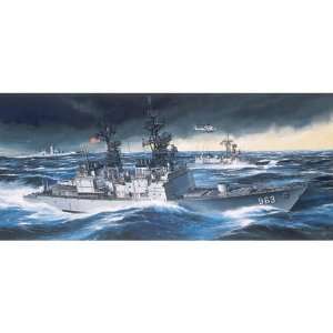  1/350 USS Spruance DML1006 Toys & Games