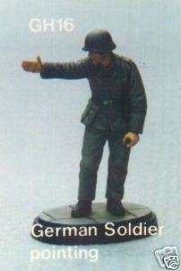 Hornet WWII German Soldier Pointing 1/35  