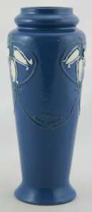   AZTEC 9 VASE W/STYLIZED LILY OF THE VALLEY SQUEEZEBAG DESIGN MINT