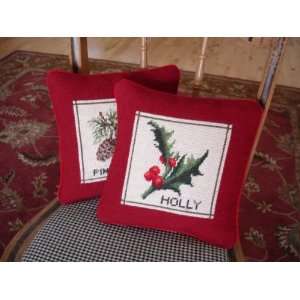  Taylor Linens 1042HOLLY NP Hollyberry Holiday Needlepoint 