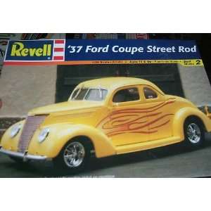    REVELL 1937 FORD COUPE YELLOW STREET ROD 1/24 Toys & Games