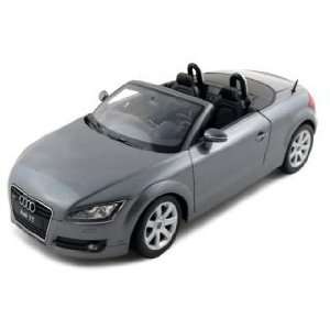   Diecast Car Model 1/18 Convertible Gray Die Cast Car by Welly Toys