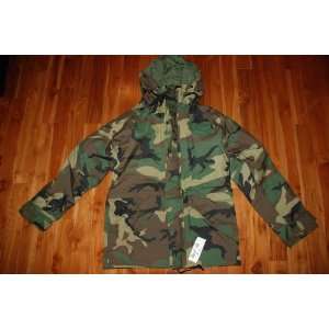   GORE TEX COLD WEATHER WOODLAND CAMOUFLAGE PARKA   SIZE  LARGE REGULAR