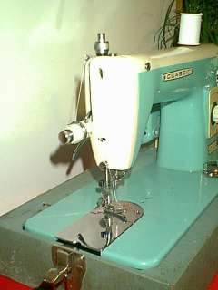 NICE VINTAGE CLASSIC BLUE DELUXE SEWING MACHINE  