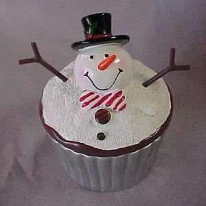  SNOWMAN CUPCAKE WITH TOP HAT AND BOWTIE   MEDIUM TRINKET 