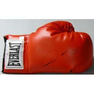 Oscar De La Hoya Autographed Boxing Glove   Autographed 
